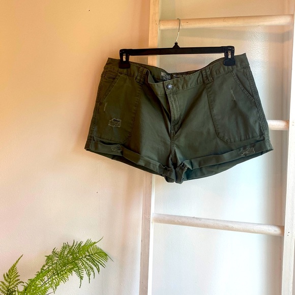 Mossimo mid rise olive green cargo short - Picture 1 of 7